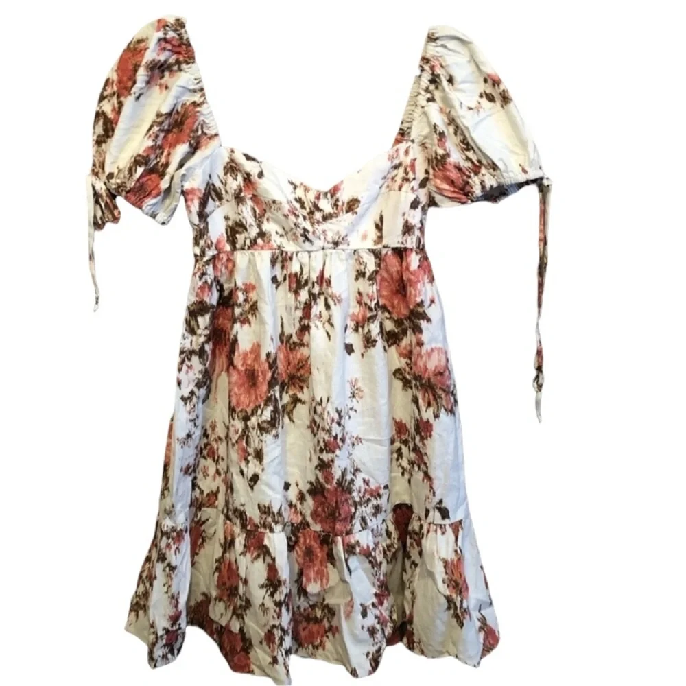 Olivaceous Floral Mini Dress in Cream Size Small Women’s